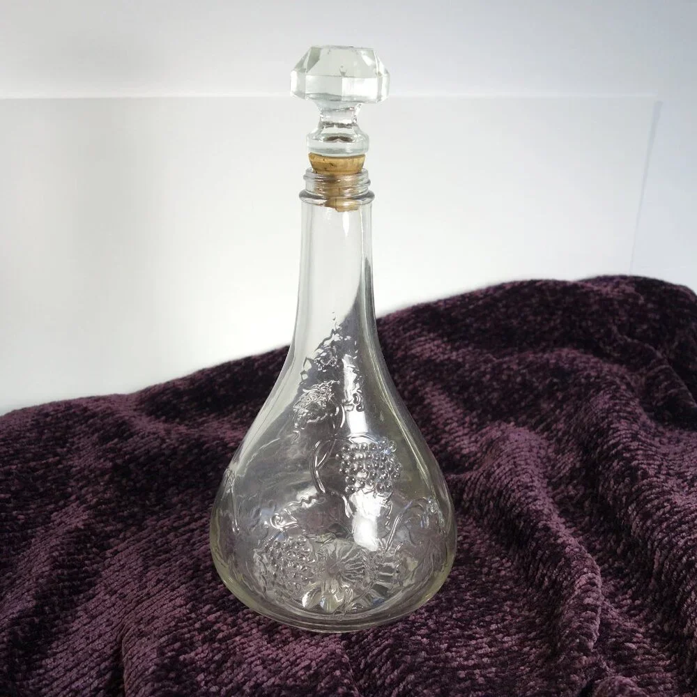 [Vintage] Clear Glass Grape Pattern Wine Decanter